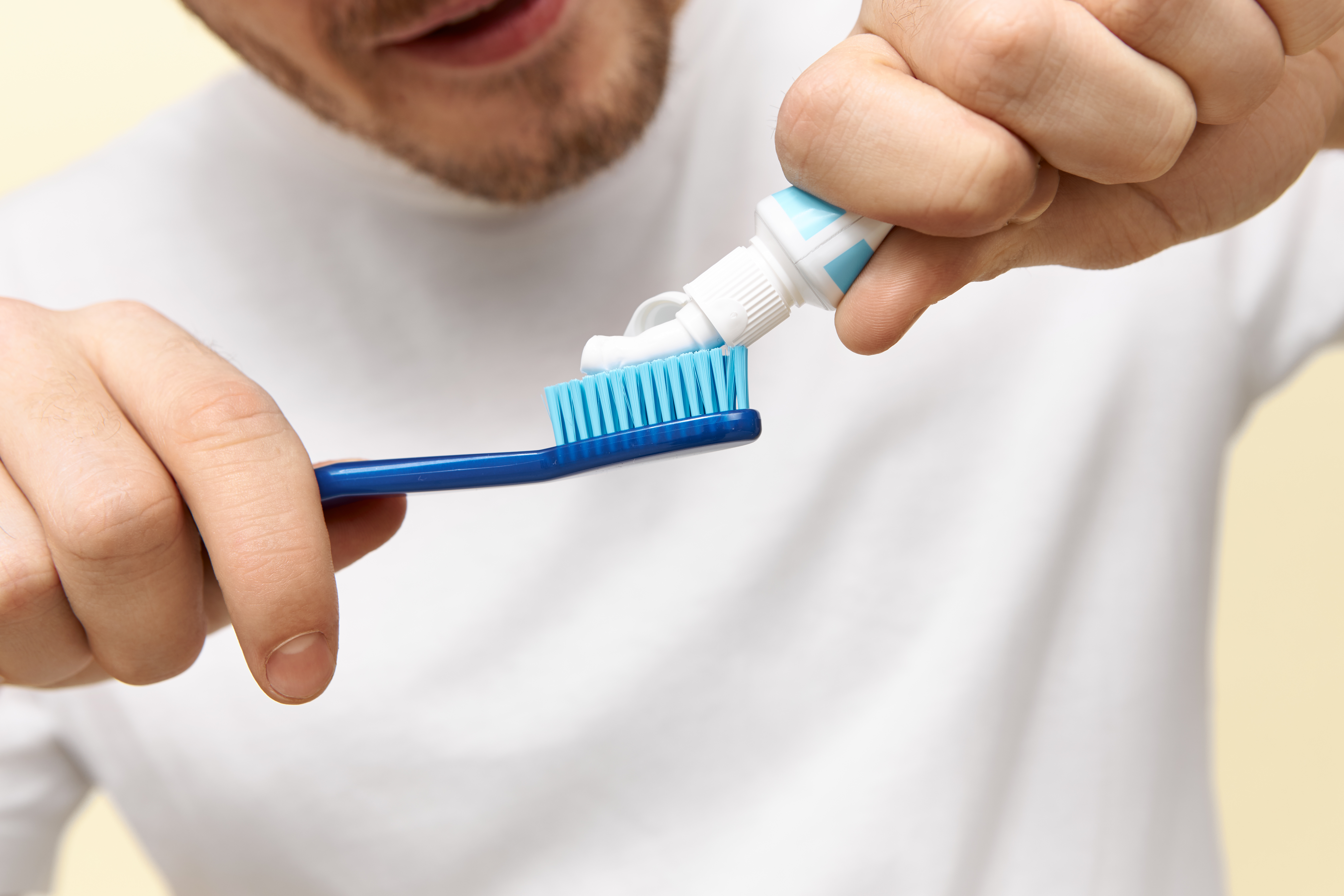 ¿Cómo elegir una pasta dental segura y efectiva? Consejos para cuidar tu salud bucal sin riesgos