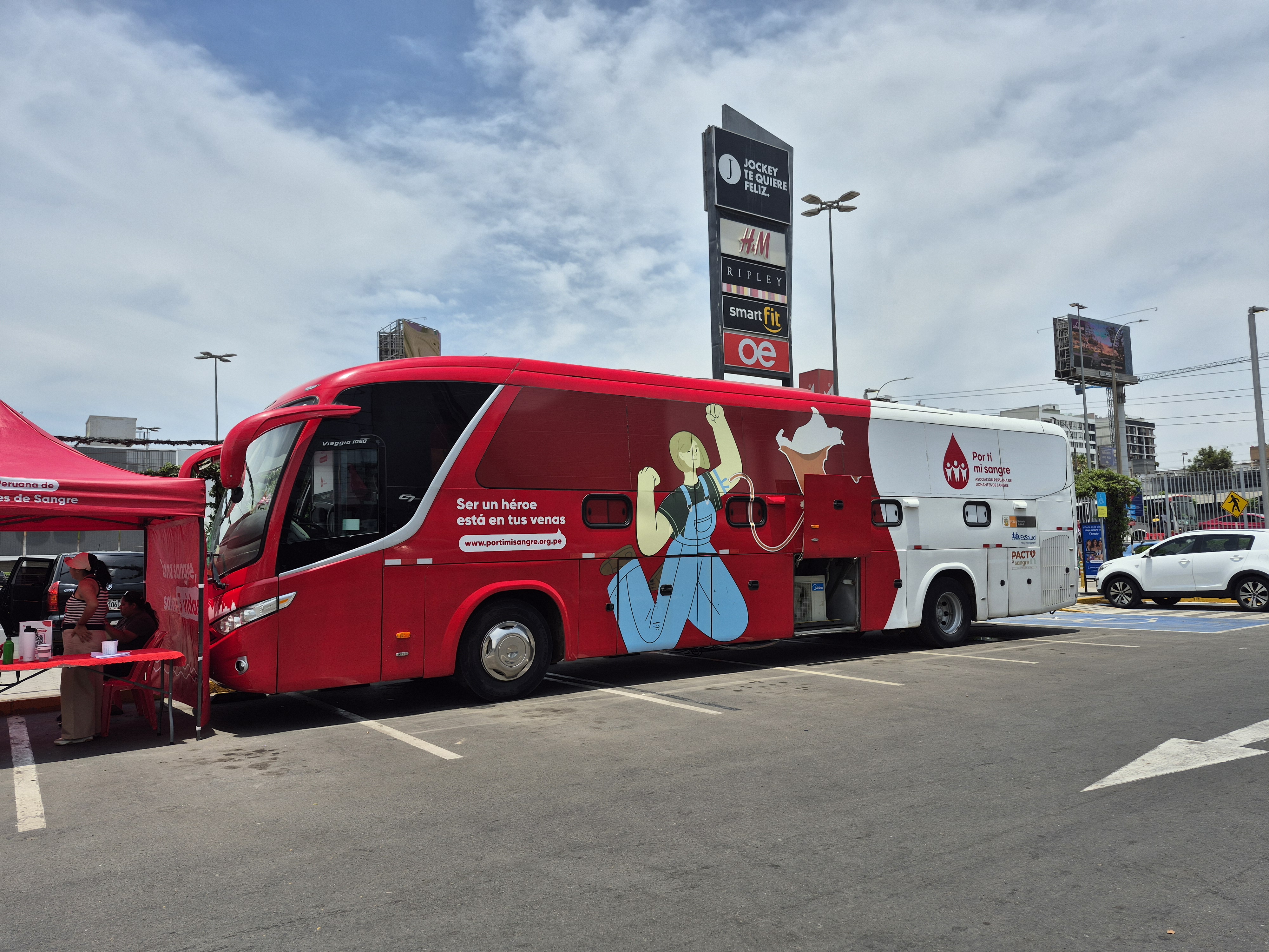 ¡Mayo para donar sangre y regalar vida! INSN San Borja activa el ‘Hemobus’ junto a la asociación “Por ti mi sangre”