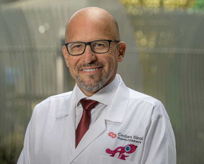 Médico peruano en EE. UU. investiga un innovador tratamiento para el síndrome de Angelman