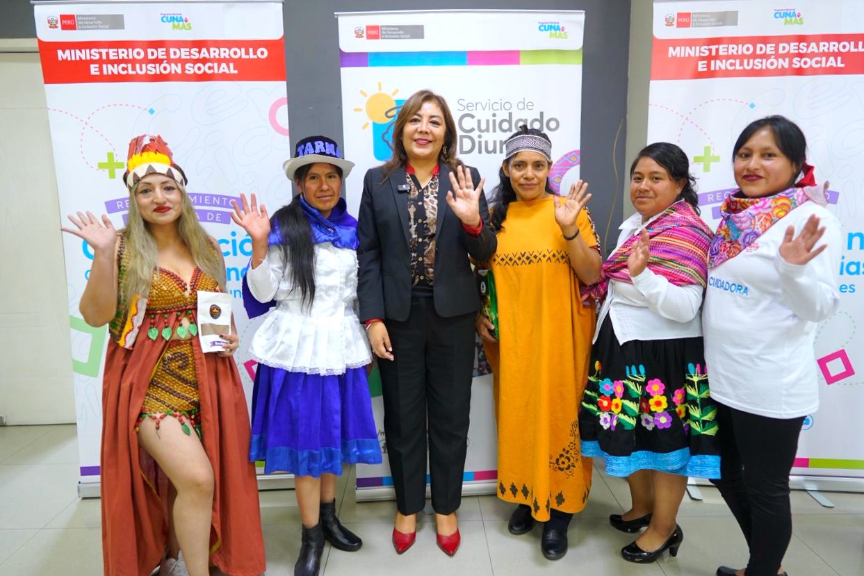Más de 690 voluntarias de Cuna Más son reconocidas por sus competencias en atención integral a la primera infancia