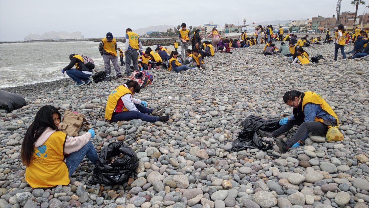 SE RECOGIERON MILLONES DE MICROPLÁSTICOS Y MICROBASURA MARINA EN PLAYA CARPAYO