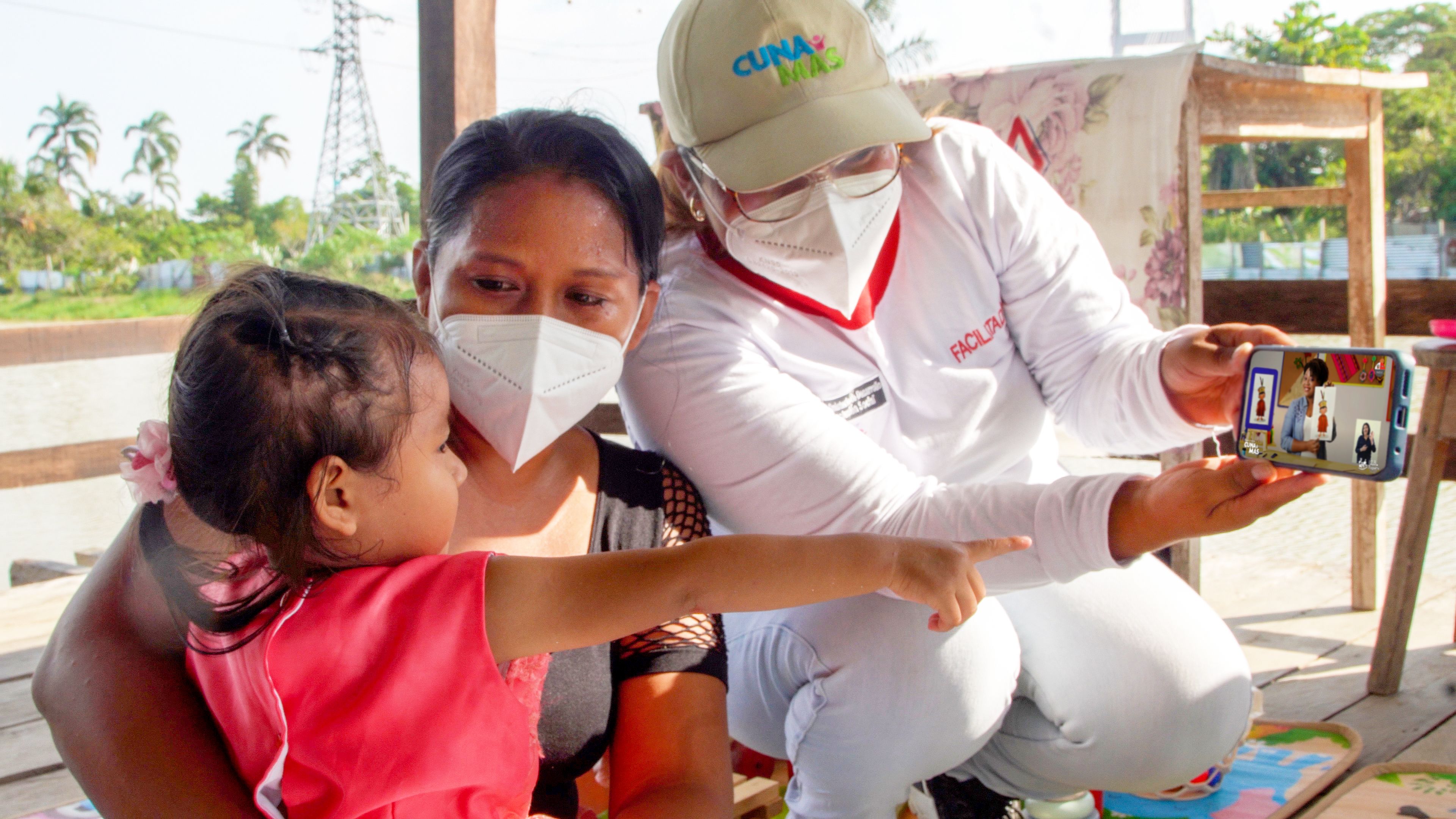 Cuna Más recomienda brindar soporte emocional a las niñas y niños durante protestas y no exponerlos a situaciones que vulneren su integridad