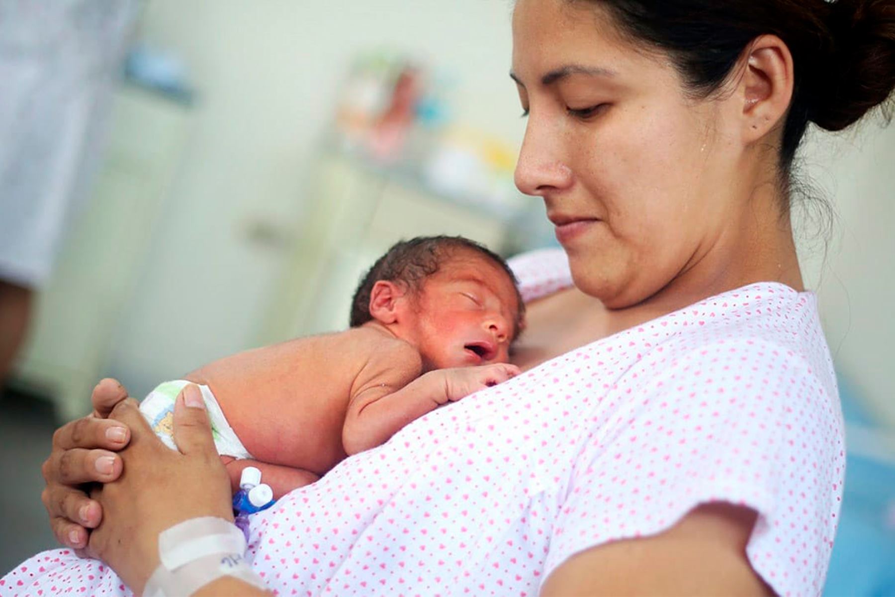 Expertos resaltan la importancia de la lactancia materna en la prevención de la anemia infantil