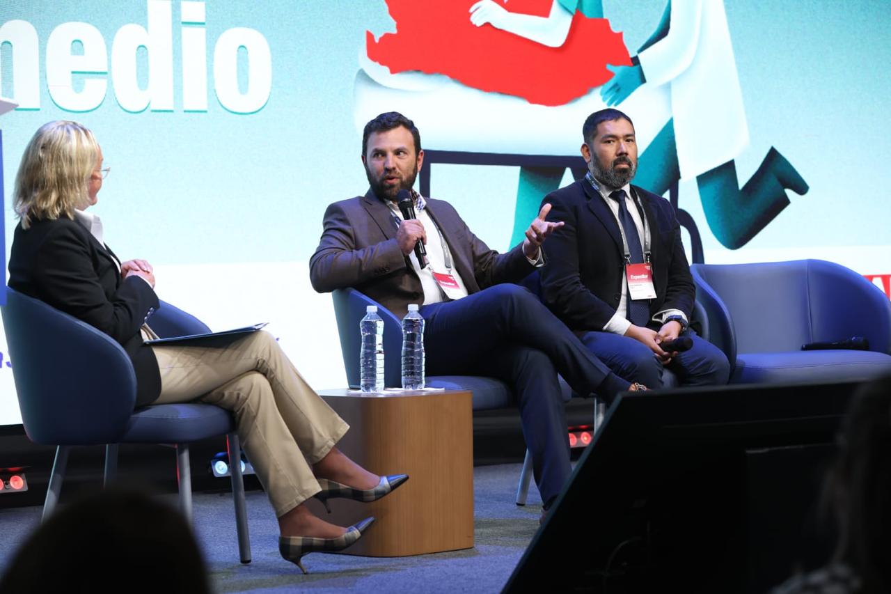 CADE Salud 2025 destaca el potencial de la inteligencia artificial para transformar el sistema de salud.