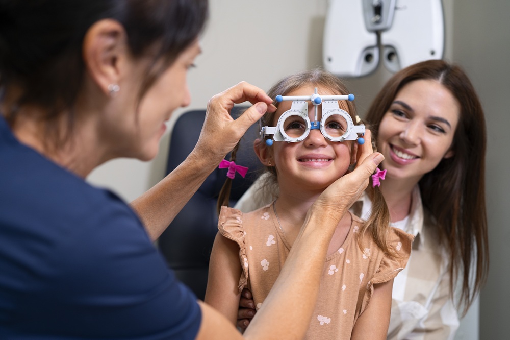 DÍA DE LA MADRE: EL 50% DE LAS MADRES PERUANAS POSTERGA SU SALUD VISUAL POR PRIORIZAR LOS GASTOS DE SUS HIJOS
