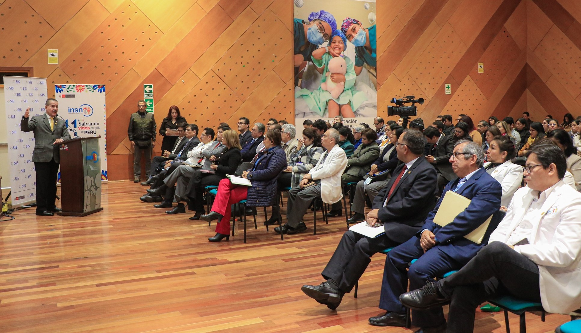 SIS y Minsa se reúnen con directores de institutos y hospitales de Lima para implementar mecanismos orientados a disminuir gasto de bolsillo