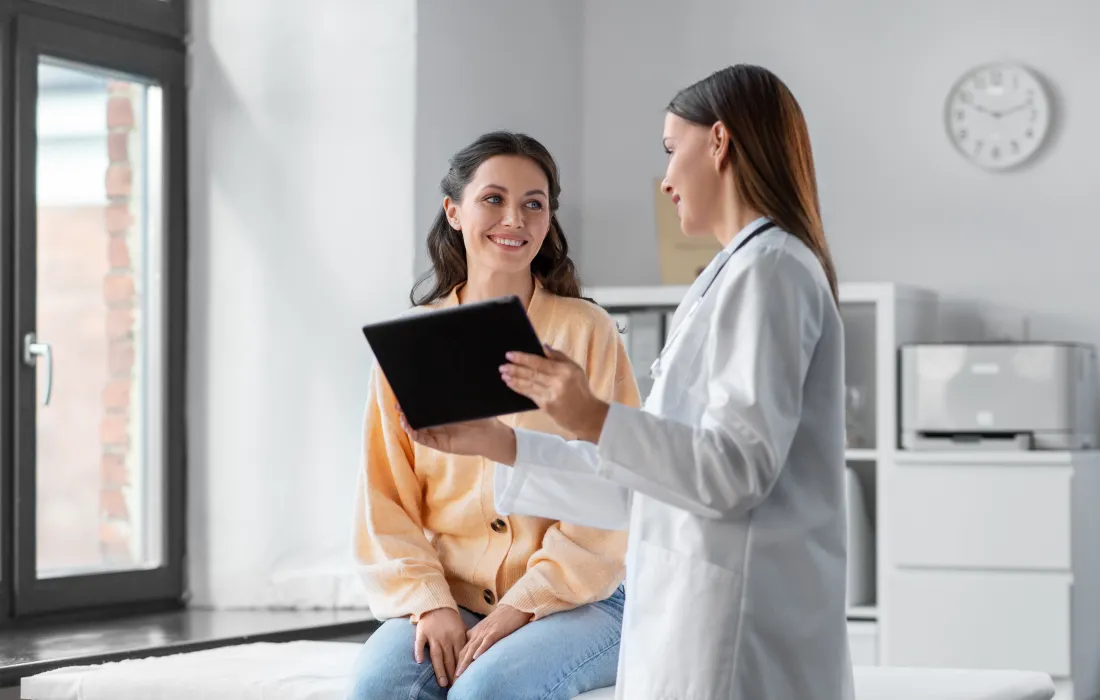 ¿Qué exámenes médicos debe realizarse una mujer según su edad?