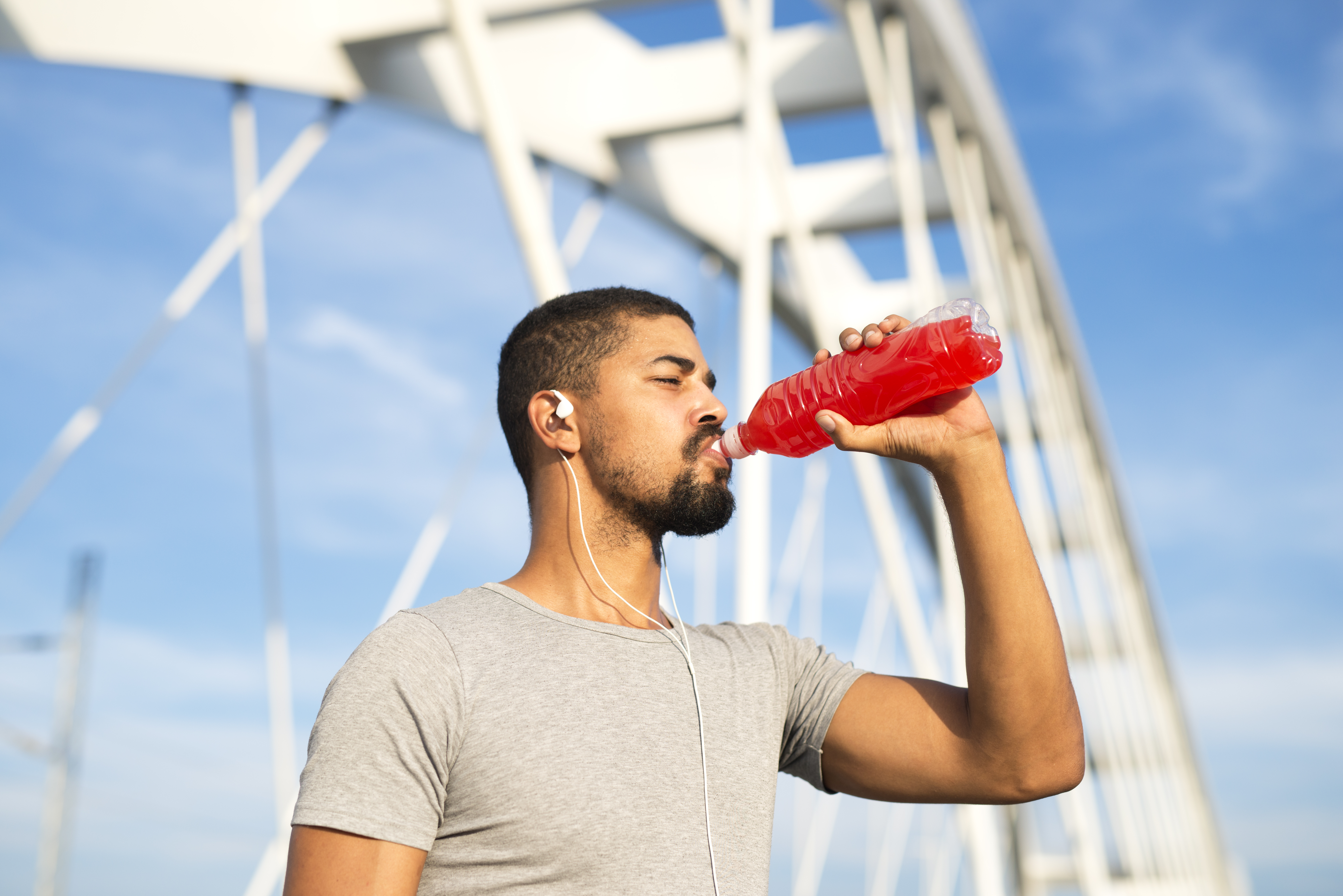 Si tomas esto antes de entrenar, tal vez no seas tan fit como crees