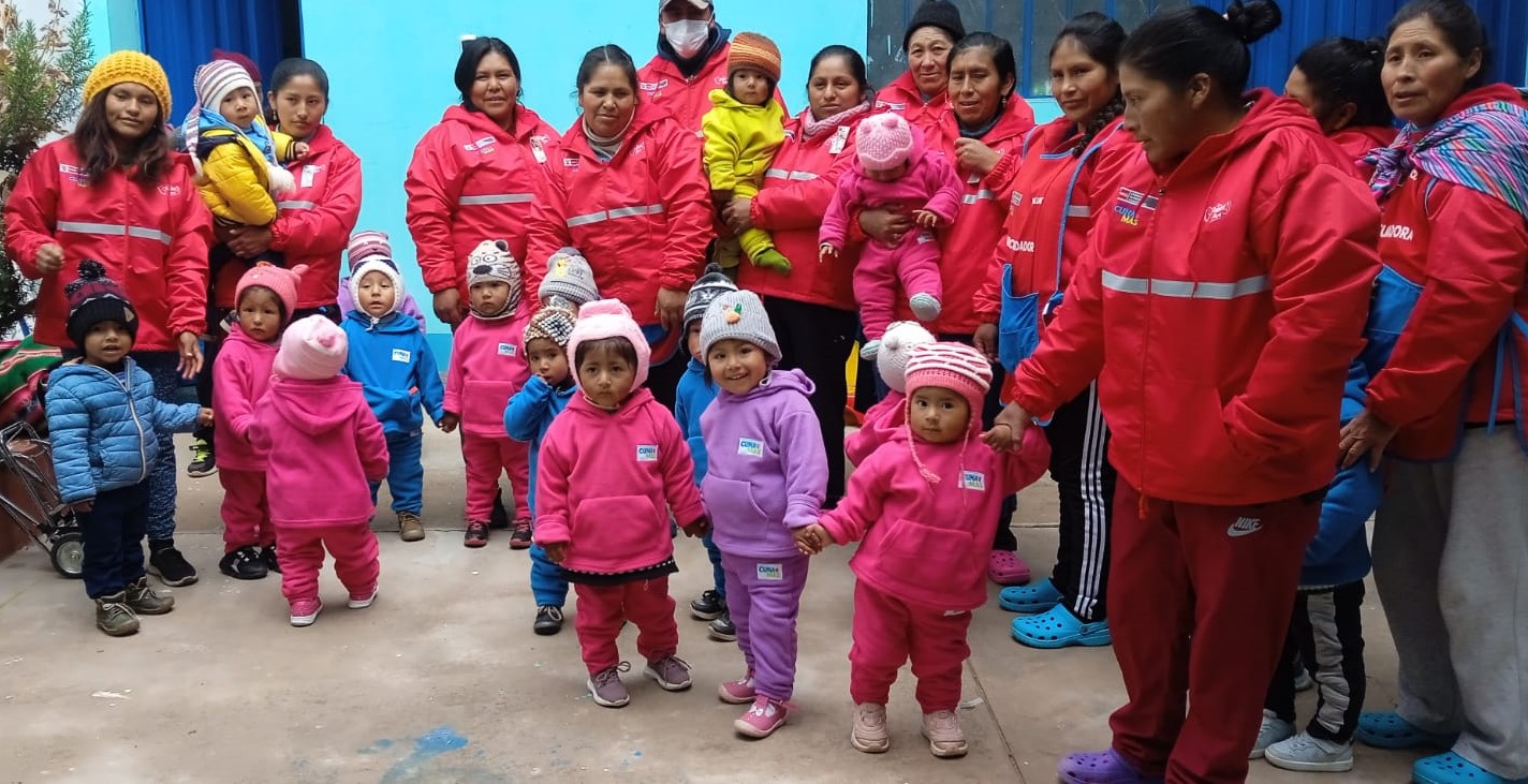 Puno: Cuna Más entrega más de 11 mil kits de abrigo a las niñas y niños usuarios por las bajas temperaturas 