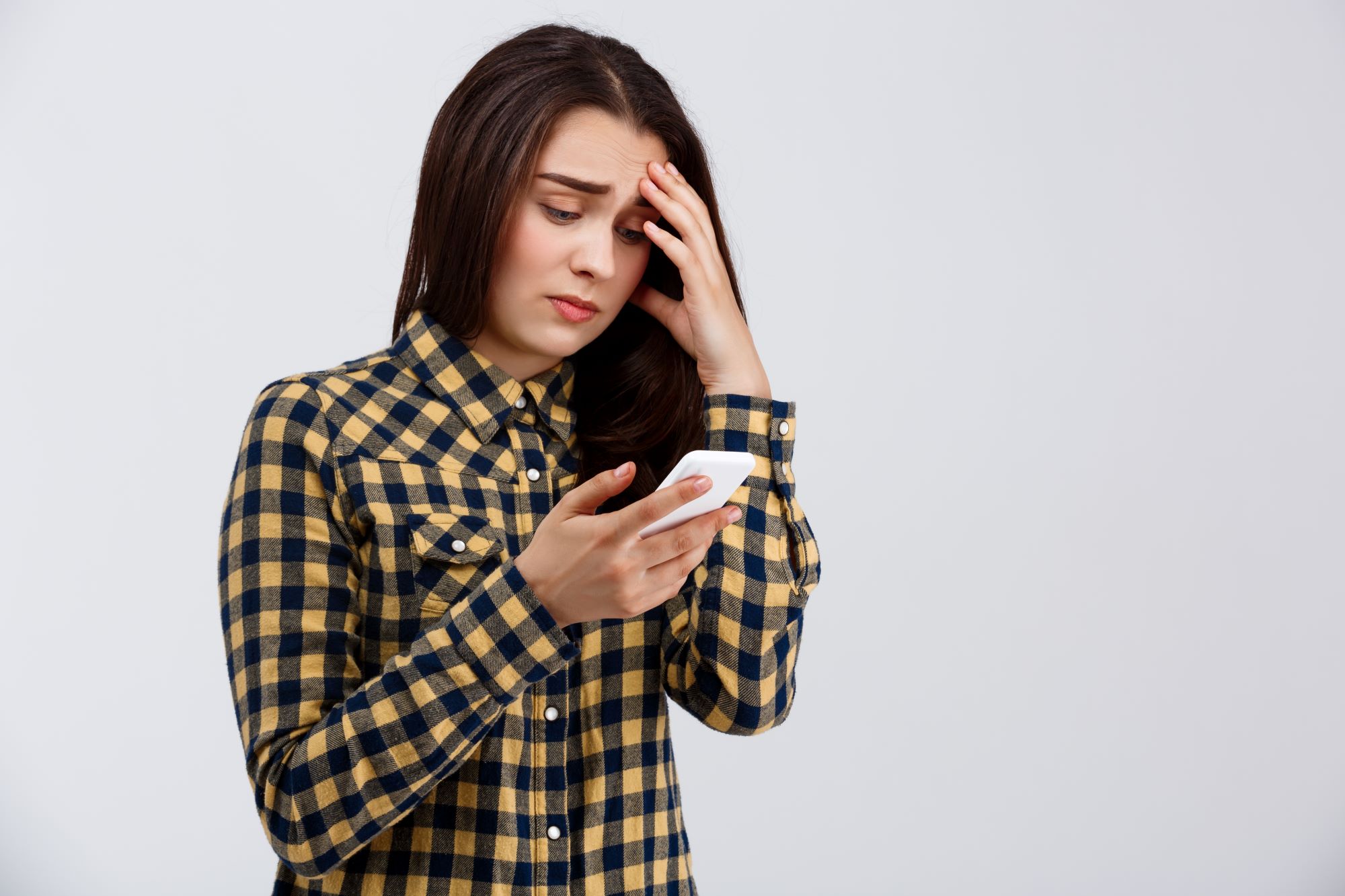 Amor en línea: el lado oscuro del romance digital que deja serios daños emocionales