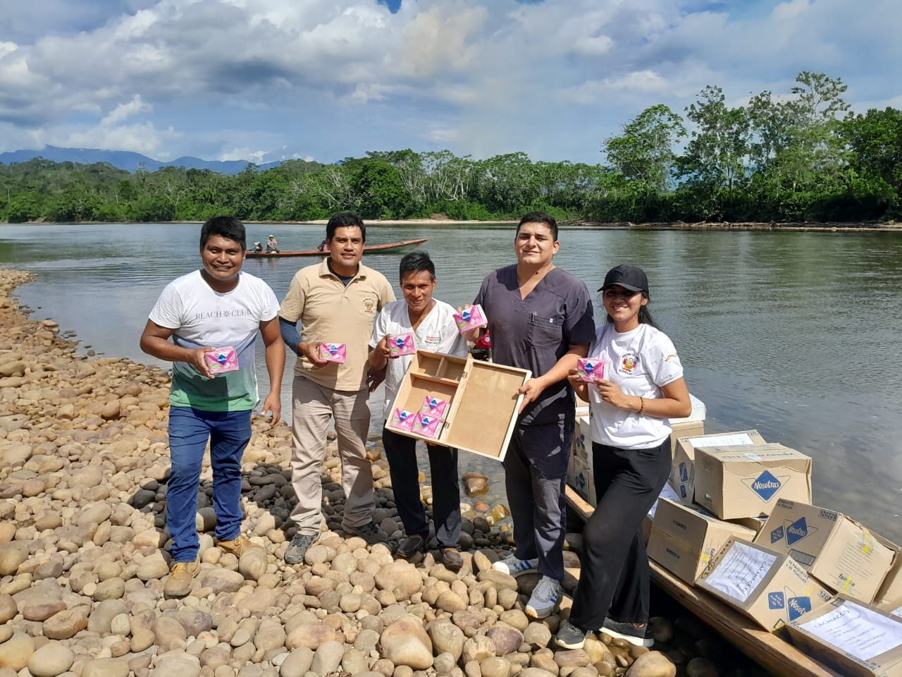 No más niñas sin su “Otro Botiquín” ni víctimas de la pobreza menstrual: Nosotras y Oli unidas para apoyar la lucha contra la pobreza menstrual en Amazonas