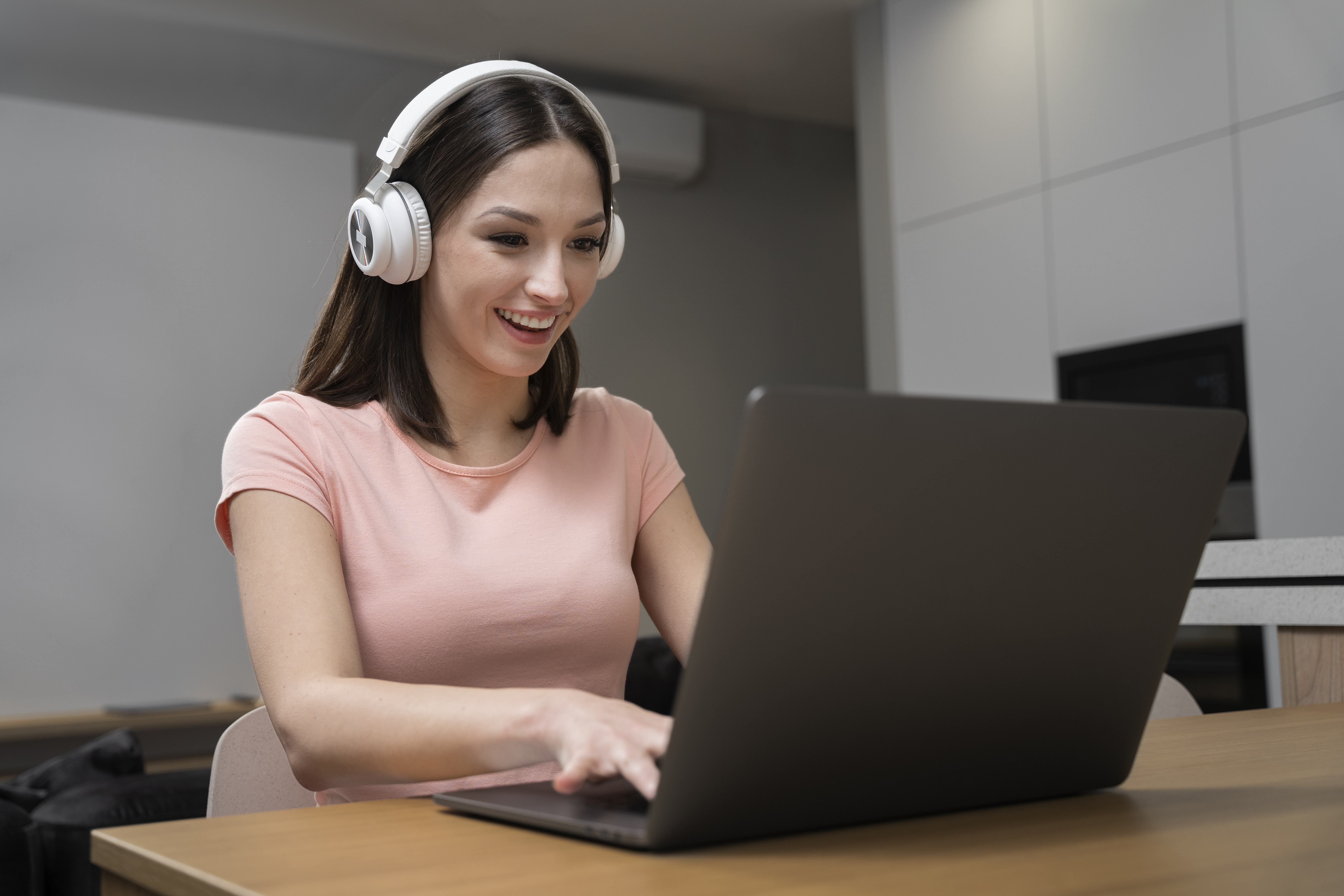 La educación digital se consolida como alternativa ante la deserción universitaria juvenil