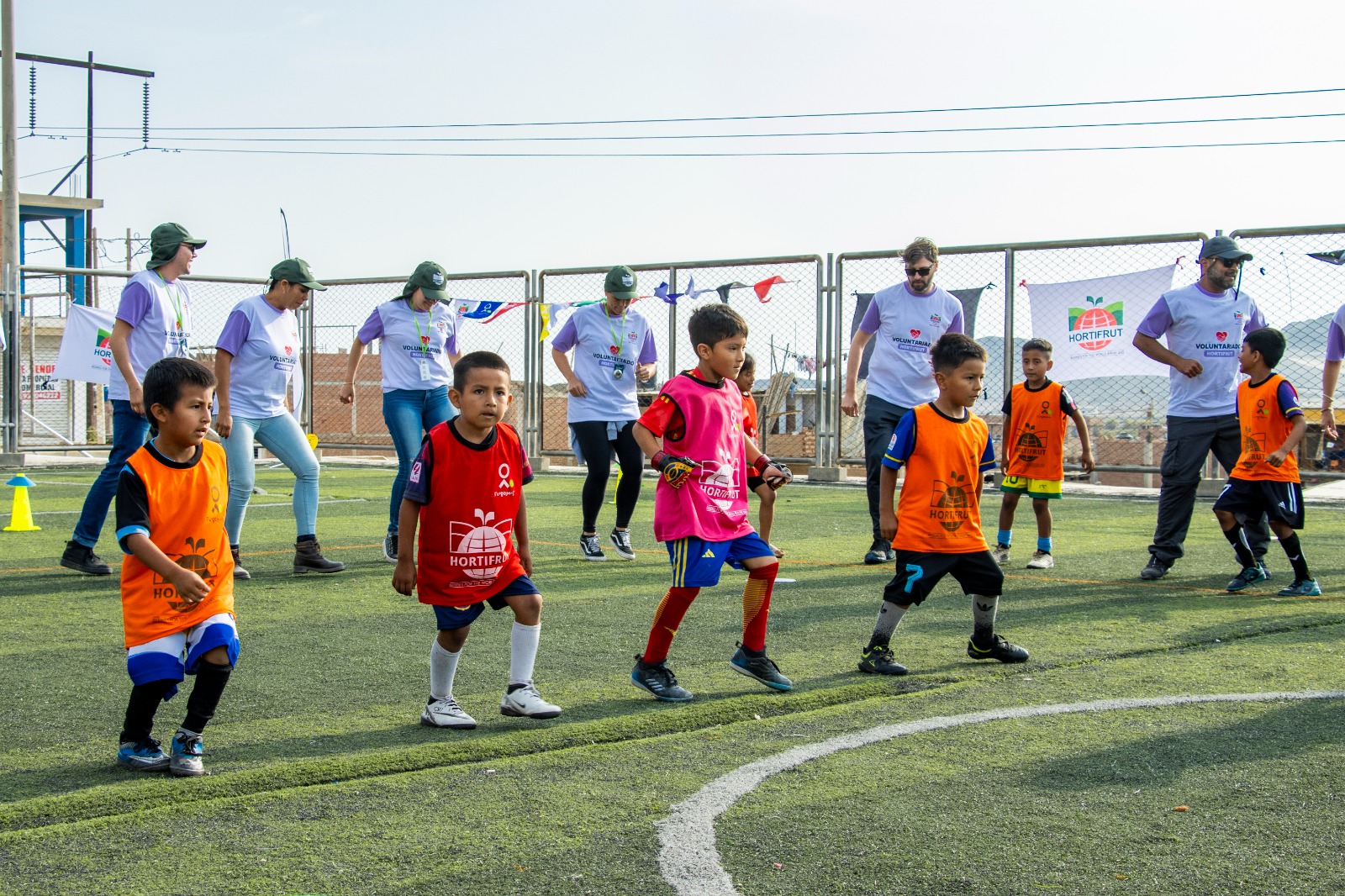 Hortifrut Perú transforma vidas de niños, niñas y adolescentes con el programa Fútbol Más y debido a su éxito se expande a México y Chile