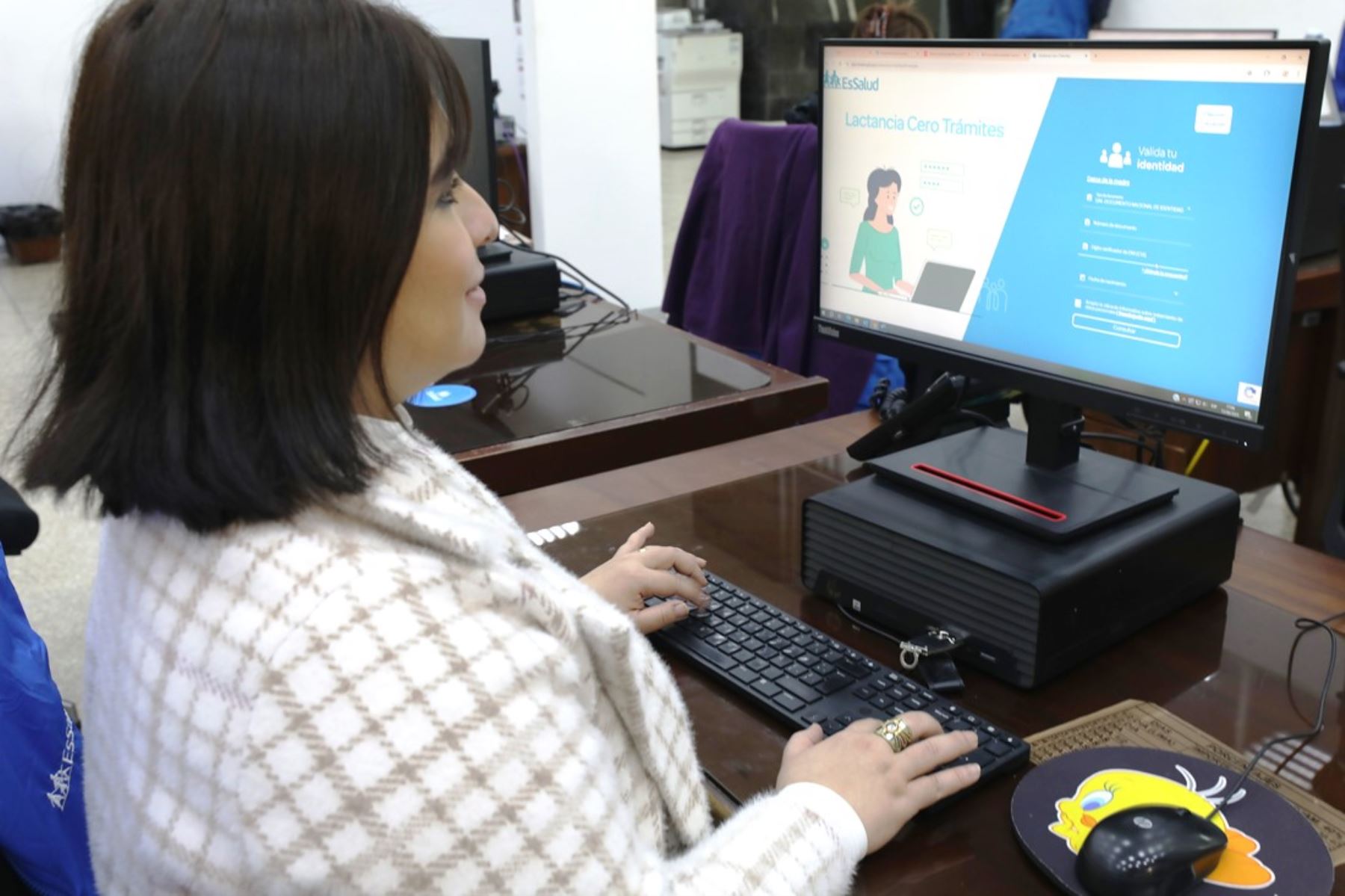 Más de 2300 madres aseguradas se benefician con subsidio por lactancia de EsSalud