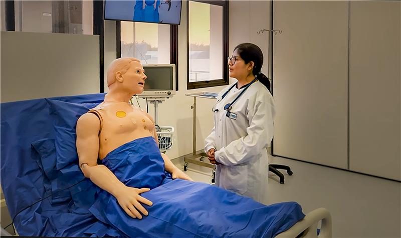 Desarrollan innovadora herramienta con IA que prepara a futuros médicos en tres idiomas