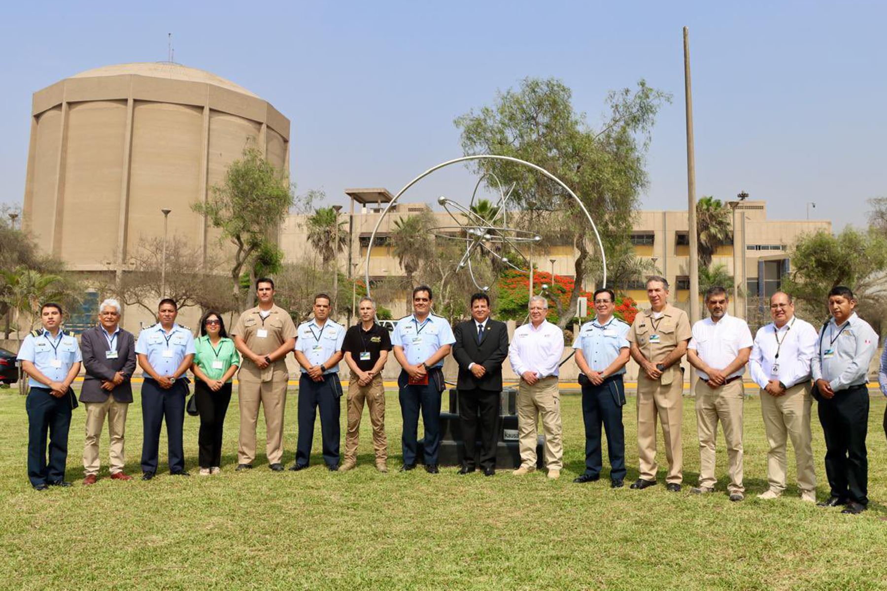 Ministro de Defensa realizó visita oficial al Centro Nuclear del IPEN