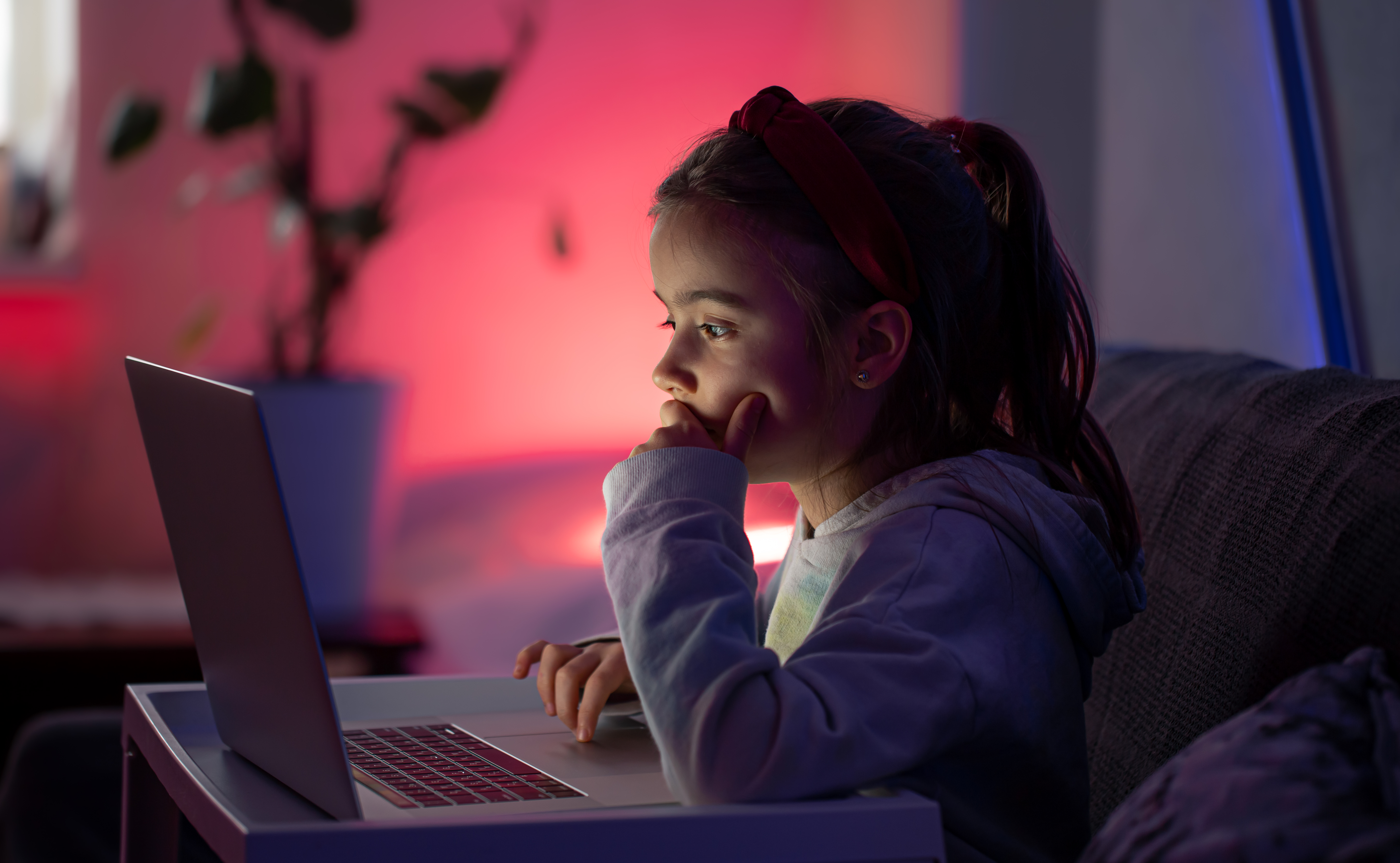 ¿Cómo evitar que tus hijos se expongan a riesgos digitales?