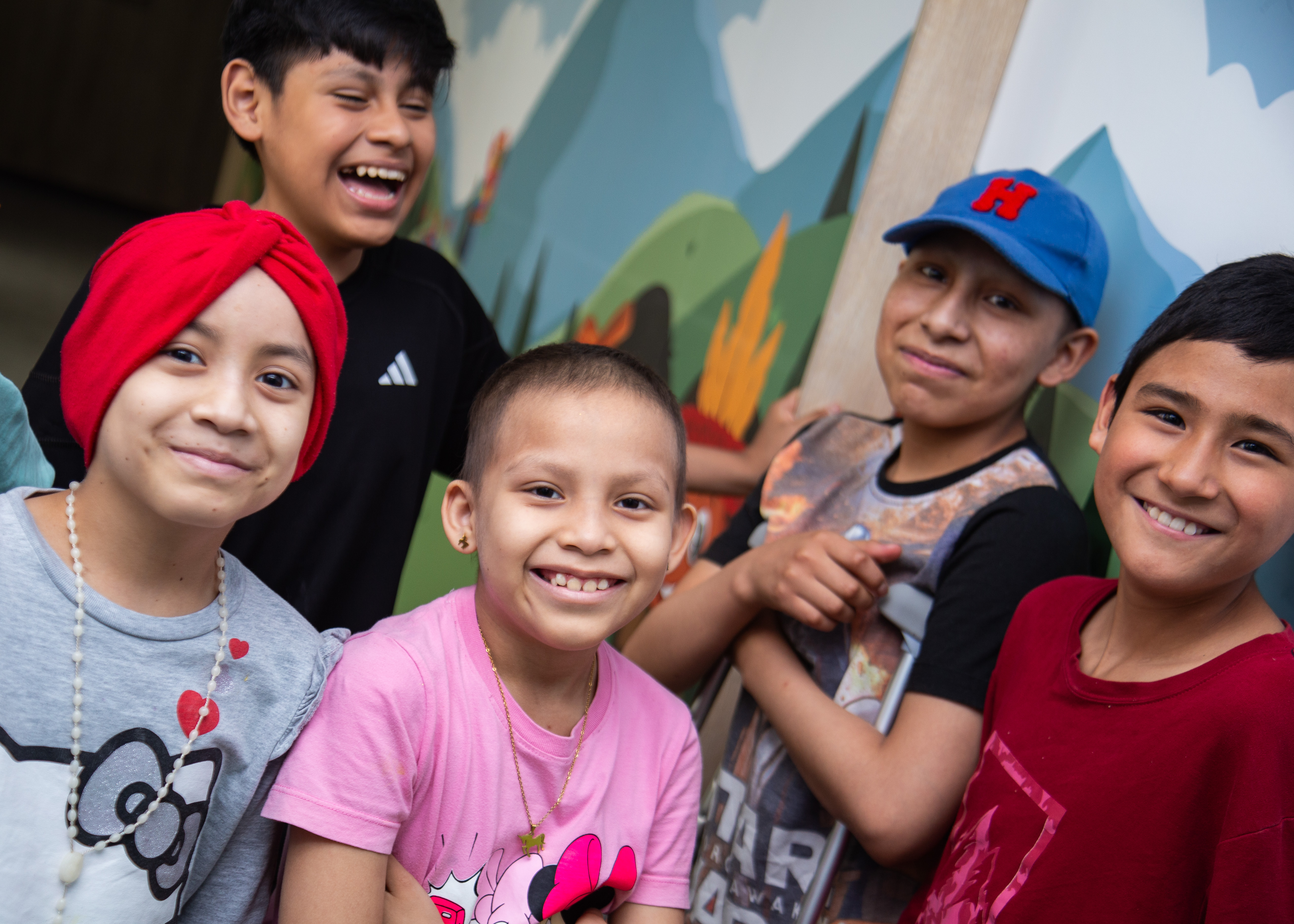 Mi hijo tiene un compañero de clases con cáncer: ¿Cómo ayudarlo a comprender la enfermedad?