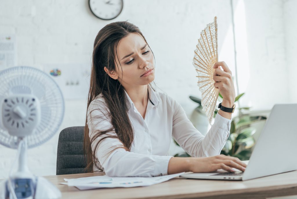 Golpes de calor: ¿cómo afectan las altas temperaturas los espacios de trabajo y cómo evitarlo?
