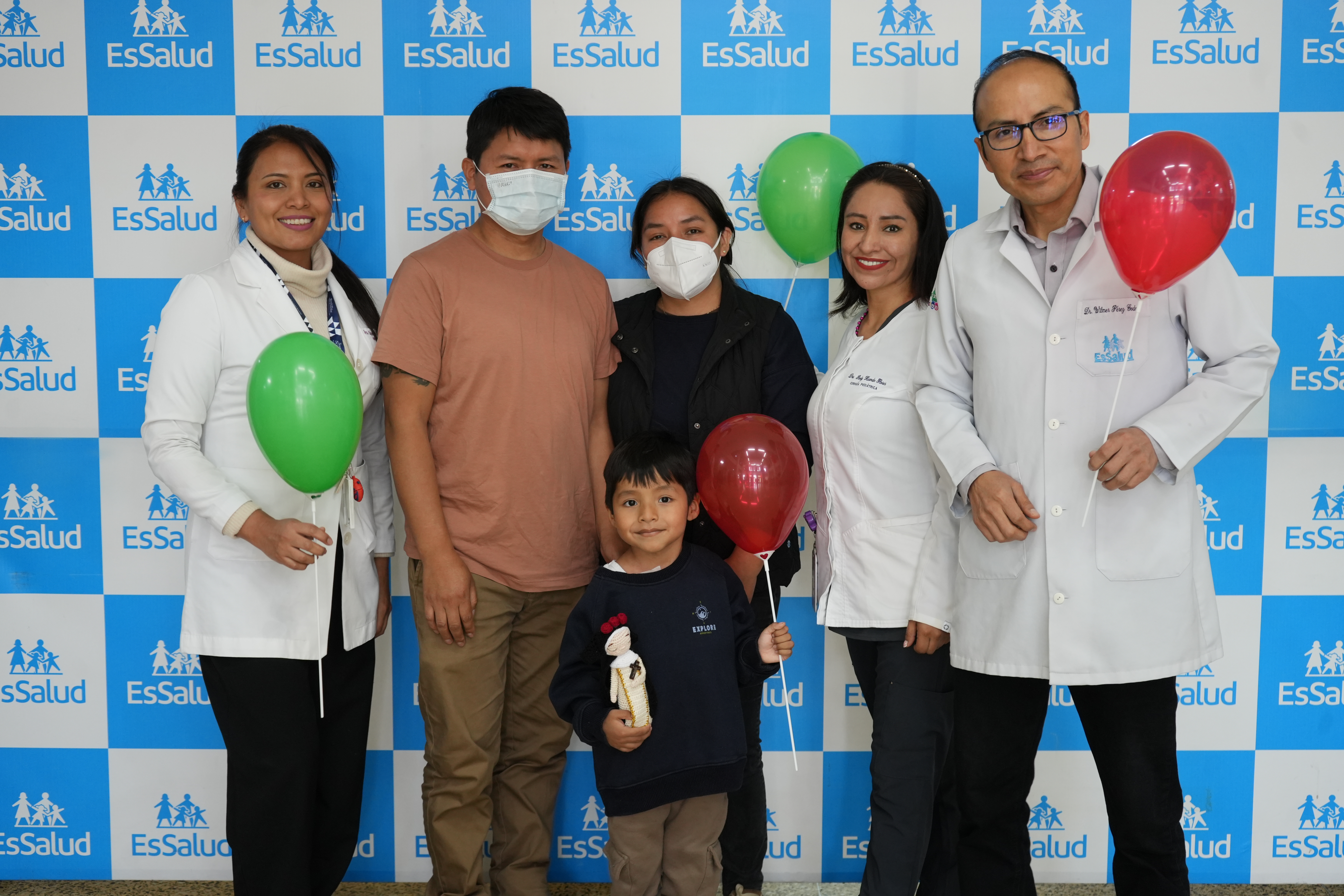 EsSalud: Niño recupera la sonrisa tras extirpación de un tumor de 14 centímetros y más de 1 kilo de peso.