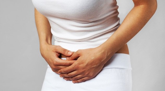 Llegó el verano: ¿Por qué no debemos quedarnos con la ropa de baño mojada?